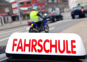 Adobe Stock Gerhard Seybert - Fahrschulauto