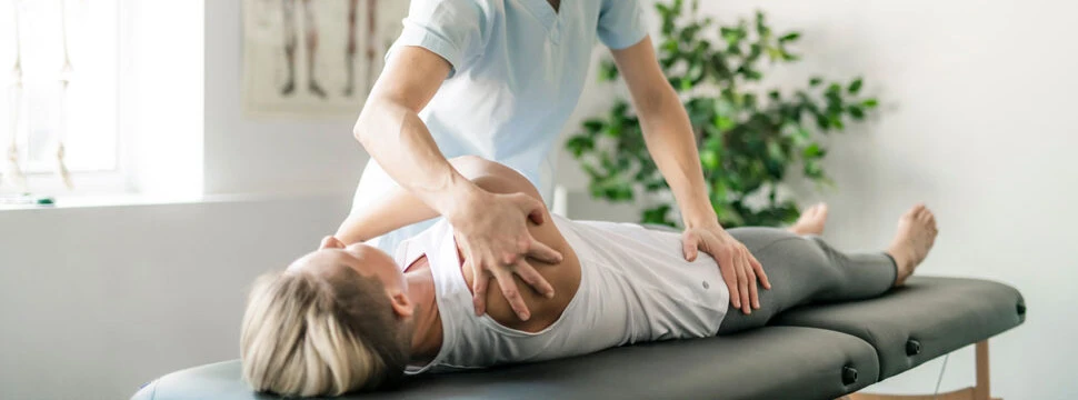 Physiotherapie Basel | Patientin bei der Physiotherapie